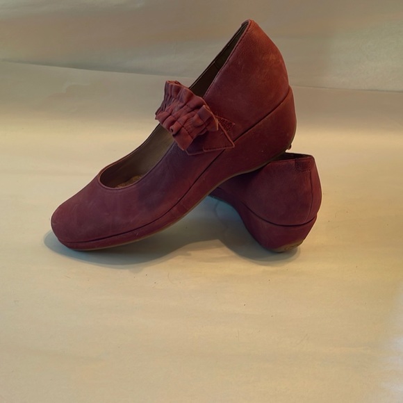 Sundance red suede shoes. - Picture 3 of 6